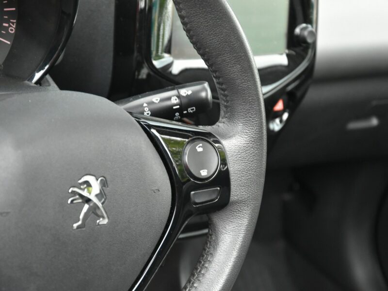 Peugeot 108 1.2 BENZYNA 82KM 2015r. Climatronic fallDach Tablet LED isofix Kamera
