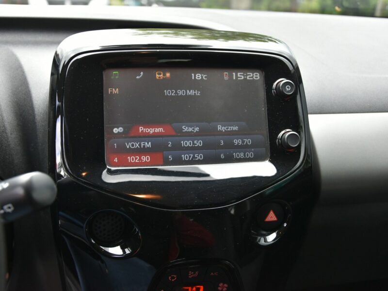 Peugeot 108 1.2 BENZYNA 82KM 2015r. Climatronic fallDach Tablet LED isofix Kamera
