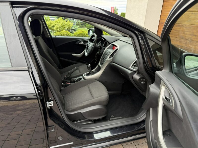 Opel Astra 11r. 1.6 benzyna z Niemiec bezwypadkowa mały przebieg J (2009-2019)