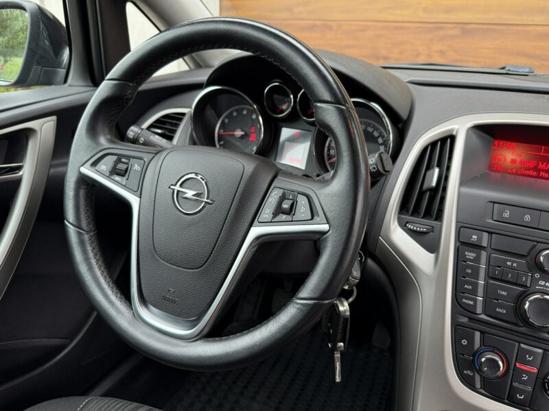 Opel Astra 11r. 1.6 benzyna z Niemiec bezwypadkowa mały przebieg J (2009-2019)