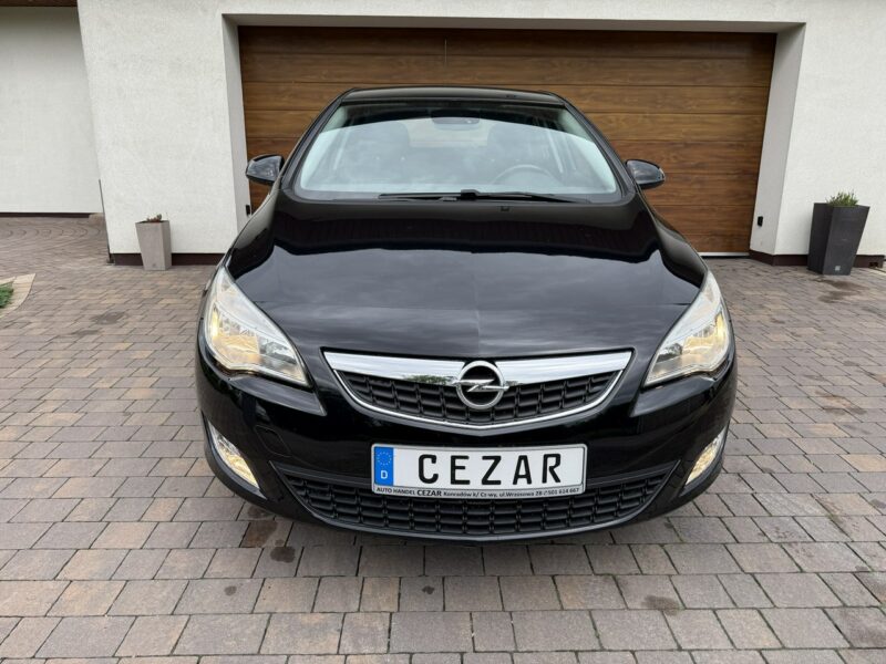 Opel Astra 11r. 1.6 benzyna z Niemiec bezwypadkowa mały przebieg J (2009-2019)