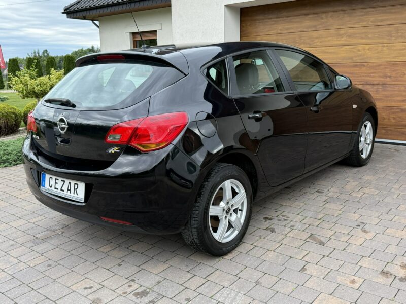 Opel Astra 11r. 1.6 benzyna z Niemiec bezwypadkowa mały przebieg J (2009-2019)
