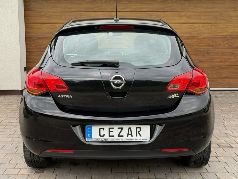 Opel Astra 11r. 1.6 benzyna z Niemiec bezwypadkowa mały przebieg J (2009-2019)