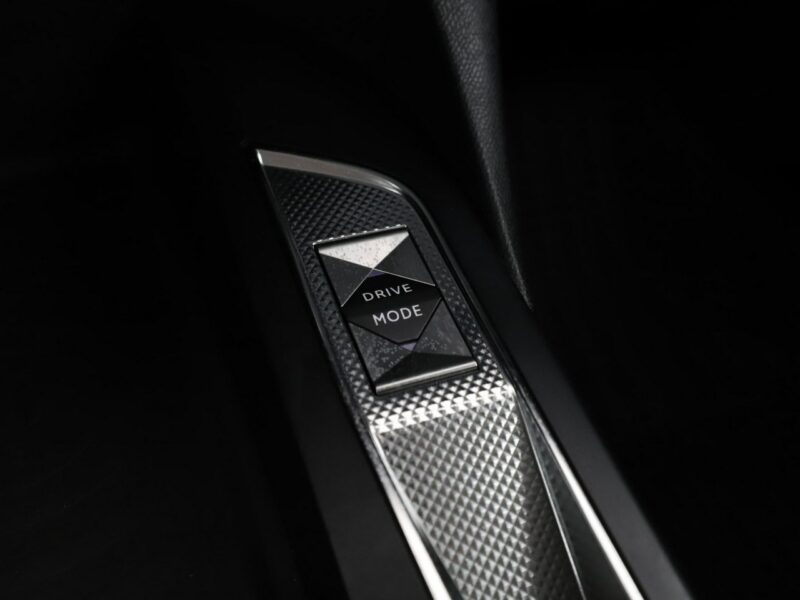 DS Automobiles DS 3 Crossback Business automat navi PDC-kamera półskóra tempomat
