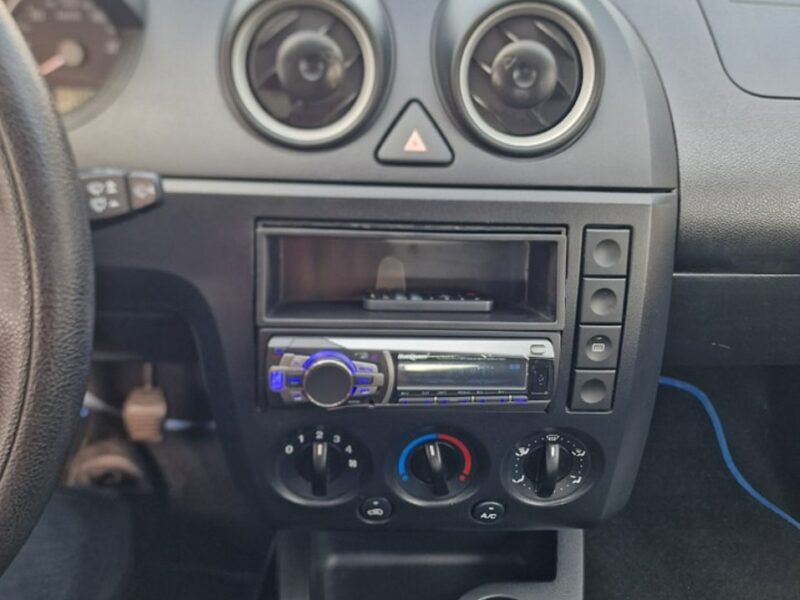 Ford Fiesta 1.3 Benzyna 60 KM, Klimatyzacja, Bluetooth, Isofix, AUX, USB, Metalik Mk6 (2002-2008)