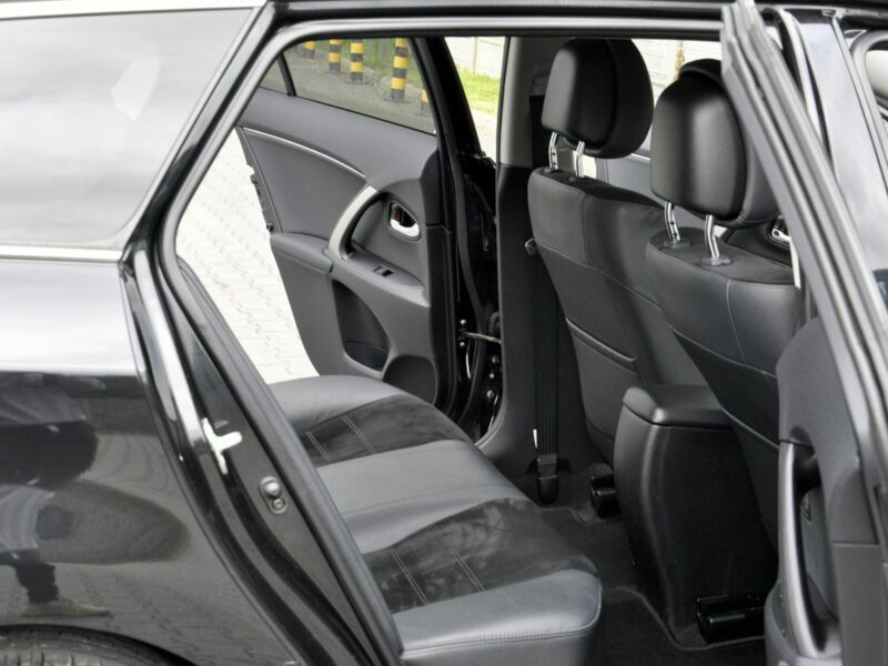 Toyota Avensis 1,8VVTi 147KM SollPlus/Navi/Alkantara/Kamera/Alufelgi/Ledy/Serwis III (2009-)
