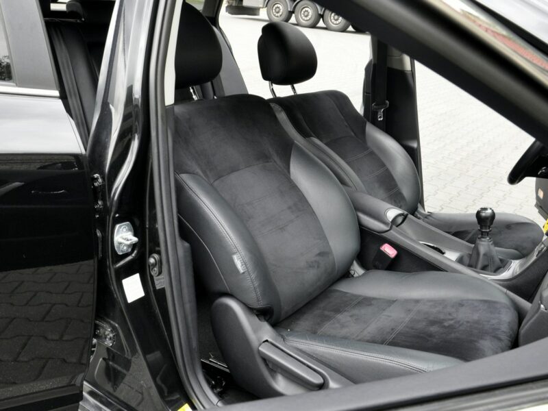 Toyota Avensis 1,8VVTi 147KM SollPlus/Navi/Alkantara/Kamera/Alufelgi/Ledy/Serwis III (2009-)