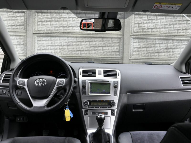 Toyota Avensis 1,8VVTi 147KM SollPlus/Navi/Alkantara/Kamera/Alufelgi/Ledy/Serwis III (2009-)