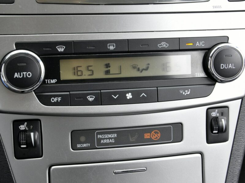 Toyota Avensis 1,8VVTi 147KM SollPlus/Navi/Alkantara/Kamera/Alufelgi/Ledy/Serwis III (2009-)