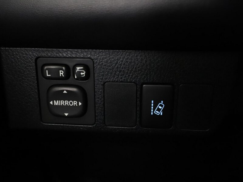 Toyota RAV-4 HEV navi kamera i czyjniki parkowania IV (2012-)