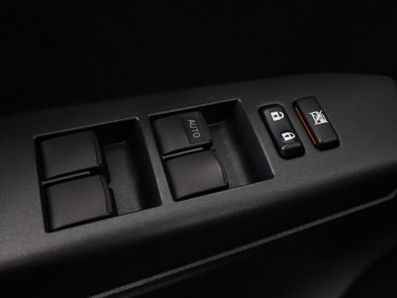 Toyota RAV-4 HEV navi kamera i czyjniki parkowania IV (2012-)
