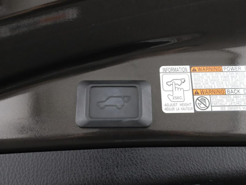 Toyota RAV-4 HEV navi kamera i czyjniki parkowania IV (2012-)