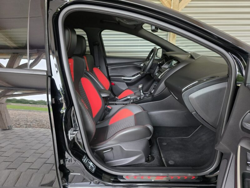 Ford Focus 2.0 ST Turnier 250 KM Mk3 (2010-2018)