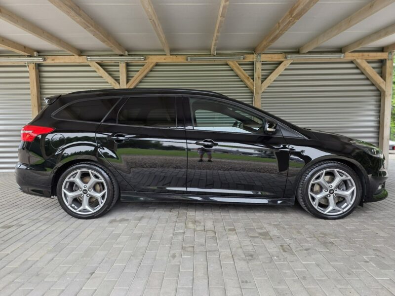 Ford Focus 2.0 ST Turnier 250 KM Mk3 (2010-2018)