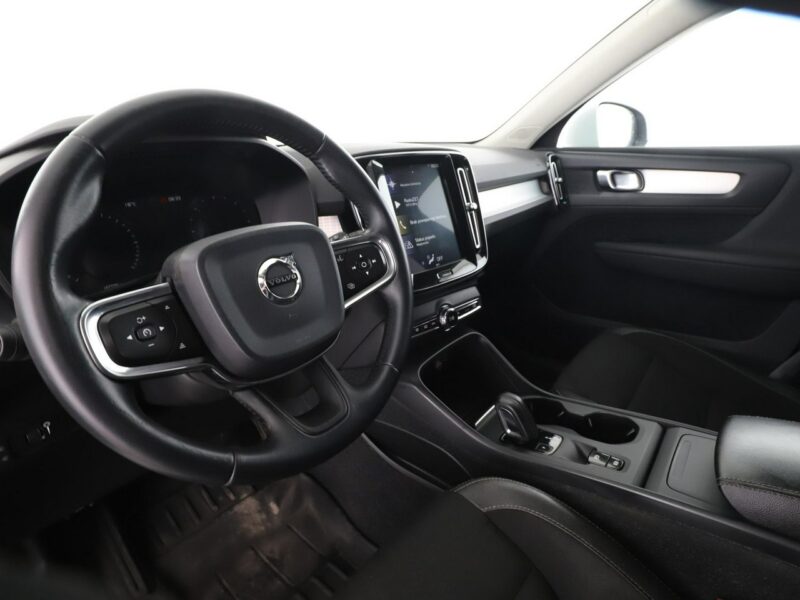 Volvo XC 40 FV23% Business Plus automat 4x4 navi PDC-kamera LED tempomat