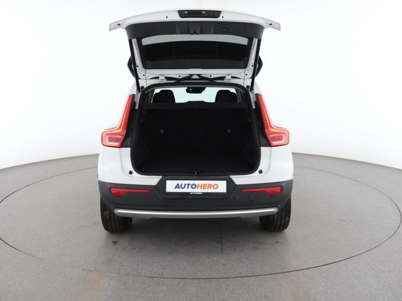 Volvo XC 40 FV23% Business Plus automat 4x4 navi PDC-kamera LED tempomat
