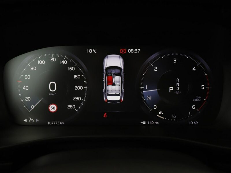 Volvo XC 40 FV23% Business Plus automat 4x4 navi PDC-kamera LED tempomat