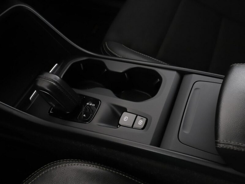 Volvo XC 40 FV23% Business Plus automat 4x4 navi PDC-kamera LED tempomat