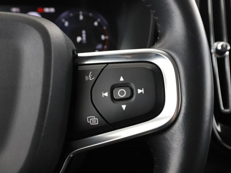 Volvo XC 40 FV23% Business Plus automat 4x4 navi PDC-kamera LED tempomat