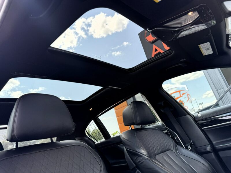 BMW 740 Carbon, Panorama, Wentylowane podgrzewane fotele, LED, Kamera, HARMAN G11/12 (2015-2022)