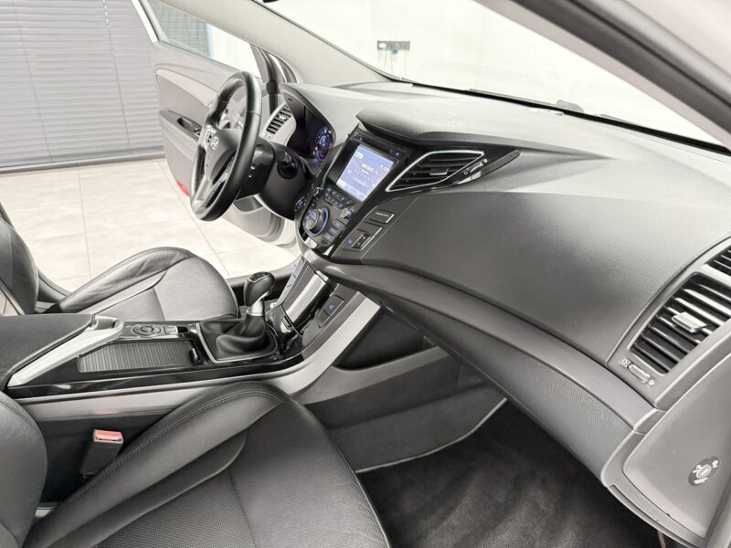 Hyundai i40 1.7CRDi136KM*PREMIUM+Nav*BiXenon*Skóry*Alu*KeyLessGo*LED Dzienne