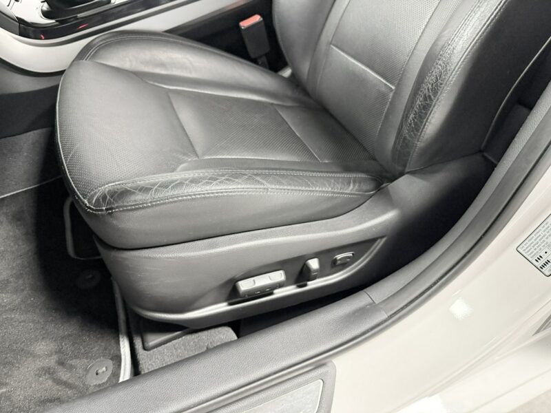 Hyundai i40 1.7CRDi136KM*PREMIUM+Nav*BiXenon*Skóry*Alu*KeyLessGo*LED Dzienne