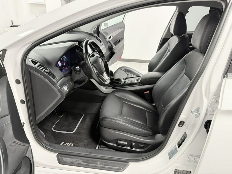 Hyundai i40 1.7CRDi136KM*PREMIUM+Nav*BiXenon*Skóry*Alu*KeyLessGo*LED Dzienne