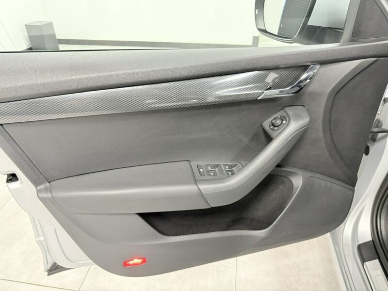 Škoda Octavia RS 2.0 TDI 184KM*VRSMode*KeyLess*LED*Bi-Xenon*Navi*KESKIN 19" *Niemiec III (2013-)