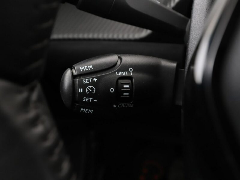 Peugeot 2008 navi kamera tempomat Bluetooth LED II (2019-)