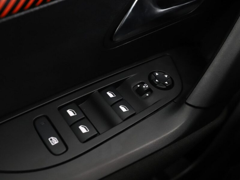 Peugeot 2008 navi kamera tempomat Bluetooth LED II (2019-)