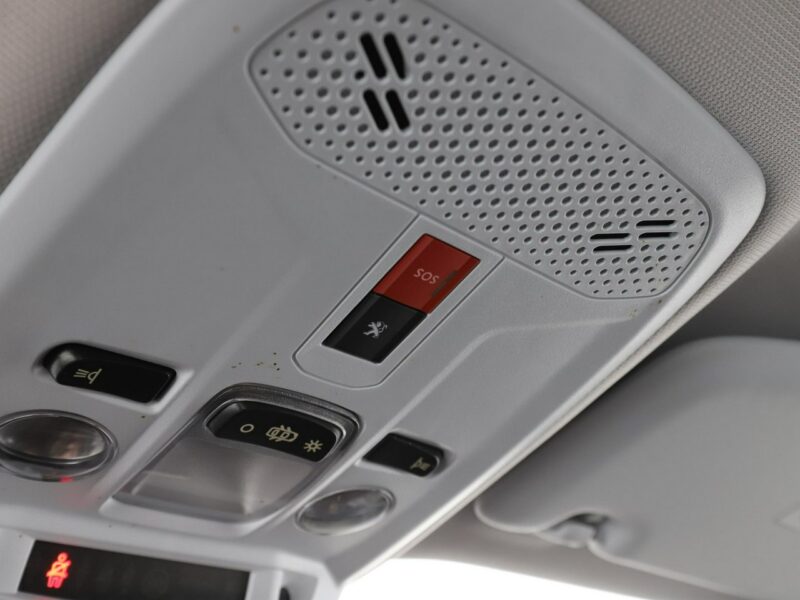 Peugeot 2008 navi kamera tempomat Bluetooth LED II (2019-)