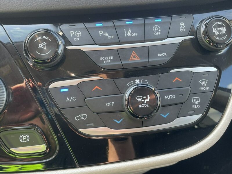 Chrysler Pacifica 3.6Pentastar 286KM 7os Kamery 360 Radar Keyless