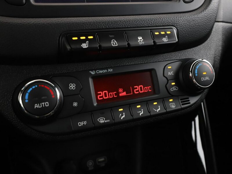 Kia Pro_cee'd navi klima auto grzane fotele kamera i czujniki parkowania