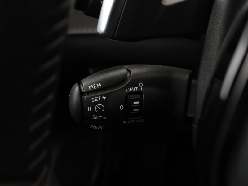 Peugeot 2008 Allure Pack automat niski przebieg navi kamera półskóra LED tempomat II (2019-)