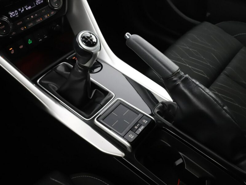 Mitsubishi Eclipse Cross klima auto kamera i czujniki parkowania grzane fotele VI (2018-)