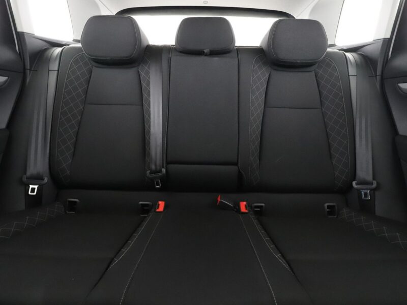 Škoda Karoq FV23% virtual cocpit kamera i czujniki parkowania klima auto