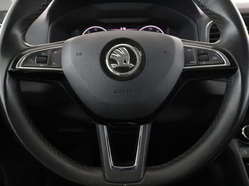 Škoda Karoq FV23% virtual cocpit kamera i czujniki parkowania klima auto