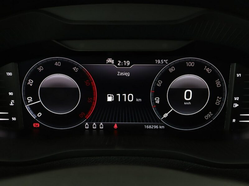 Škoda Karoq FV23% virtual cocpit kamera i czujniki parkowania klima auto
