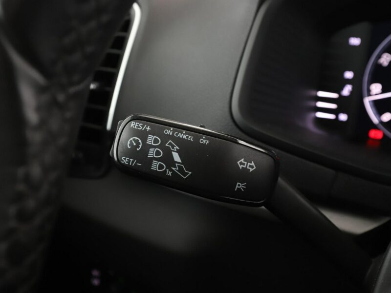 Škoda Karoq FV23% virtual cocpit kamera i czujniki parkowania klima auto