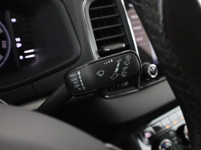 Škoda Karoq FV23% virtual cocpit kamera i czujniki parkowania klima auto