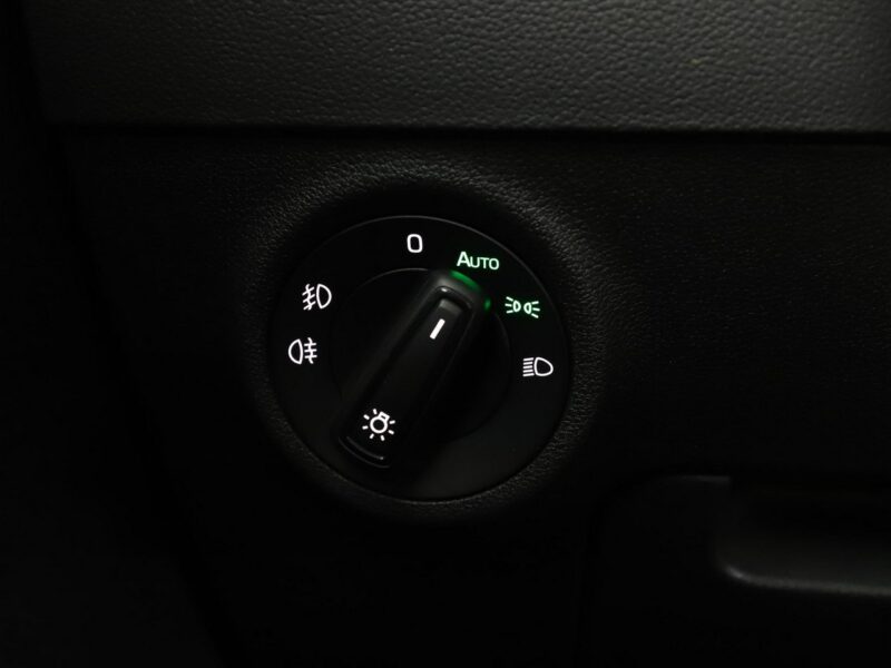 Škoda Karoq FV23% virtual cocpit kamera i czujniki parkowania klima auto