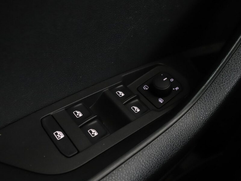Škoda Karoq FV23% virtual cocpit kamera i czujniki parkowania klima auto