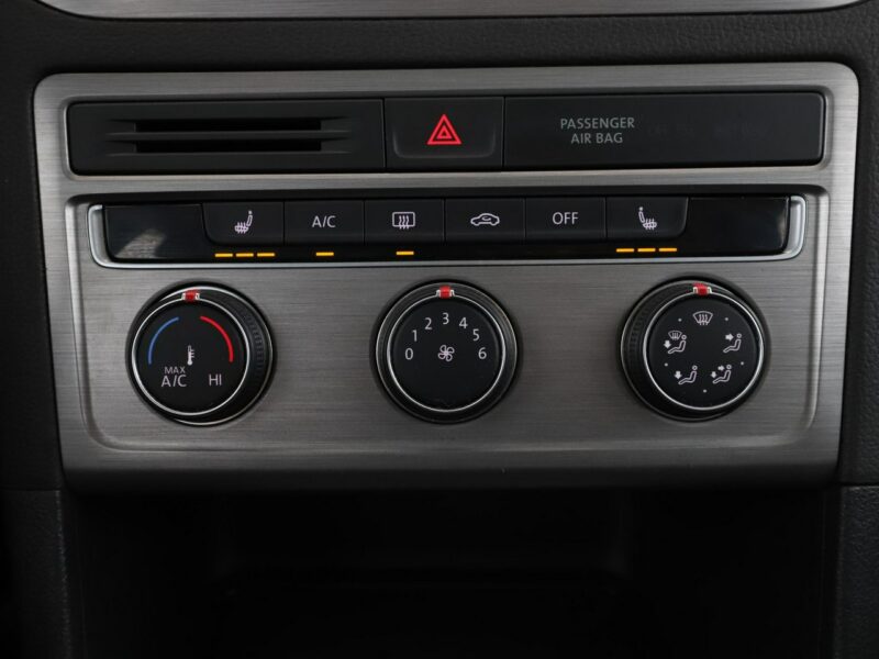 Volkswagen Golf Sportsvan klimatyzacja grzane fotele panorama czujniki parkowania I (2014-)