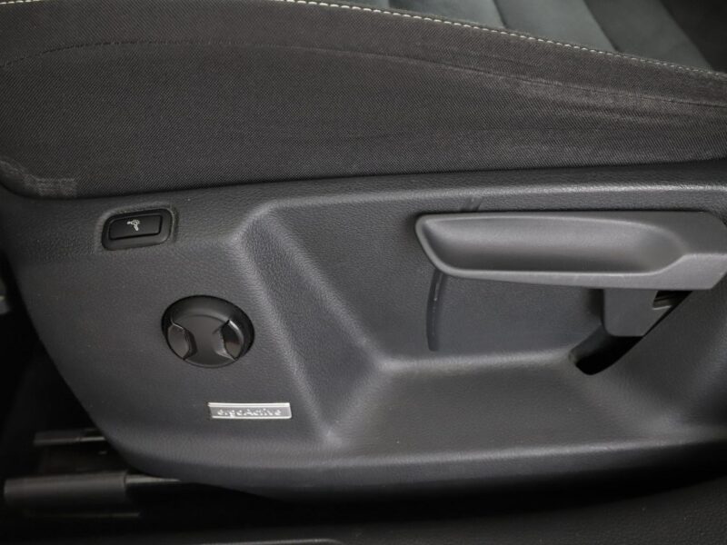 Volkswagen Golf Sportsvan klimatyzacja grzane fotele panorama czujniki parkowania I (2014-)