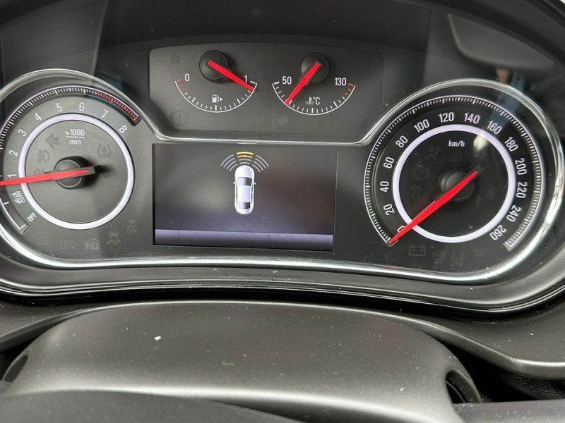 Opel Insignia Moc 170, nawigacja, czujniki przód i tył, bluetooth, światła dzienne A (2008-2017)