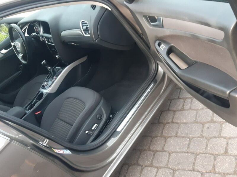 Audi A4 Audi A4 2.0 TFSI E85 Ambiente B8 (2007-2015)