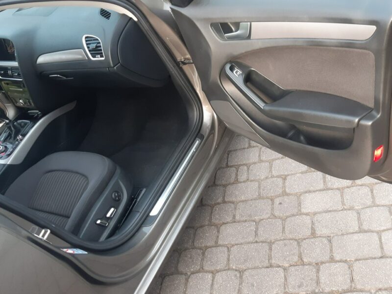 Audi A4 Audi A4 2.0 TFSI E85 Ambiente B8 (2007-2015)