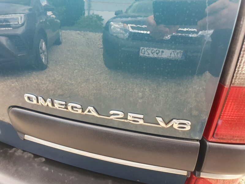 Opel Omega 2,5 v6 *automat* napęd tył *welury* B (1994-1999)