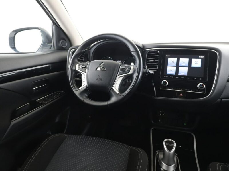 Mitsubishi Outlander PHEV 4x4 automat navi kamera grzane fotele hak tempomat III (2012-)