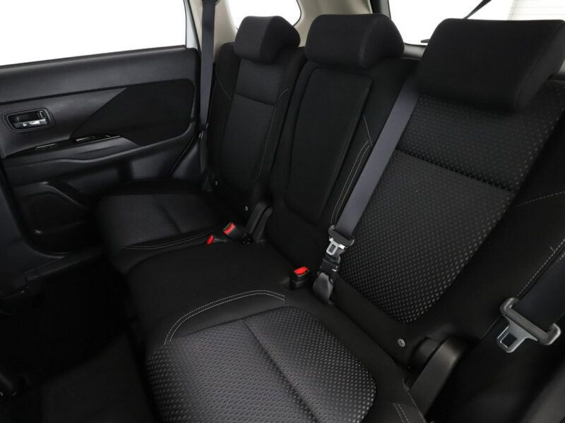 Mitsubishi Outlander PHEV 4x4 automat navi kamera grzane fotele hak tempomat III (2012-)